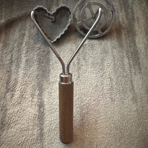 Nordic Ware Rosette and Timbale Iron - Picture 3 of 3